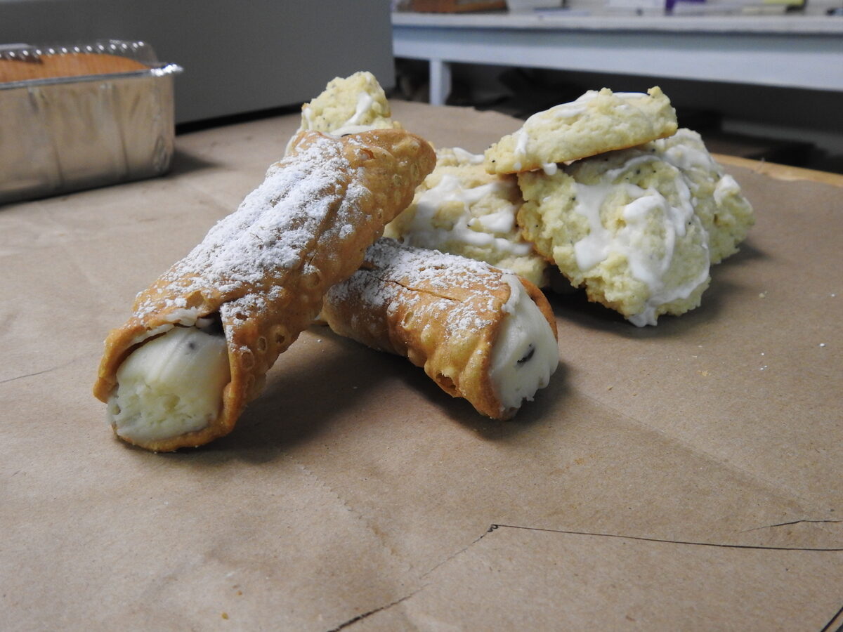 Fresh Cannolis